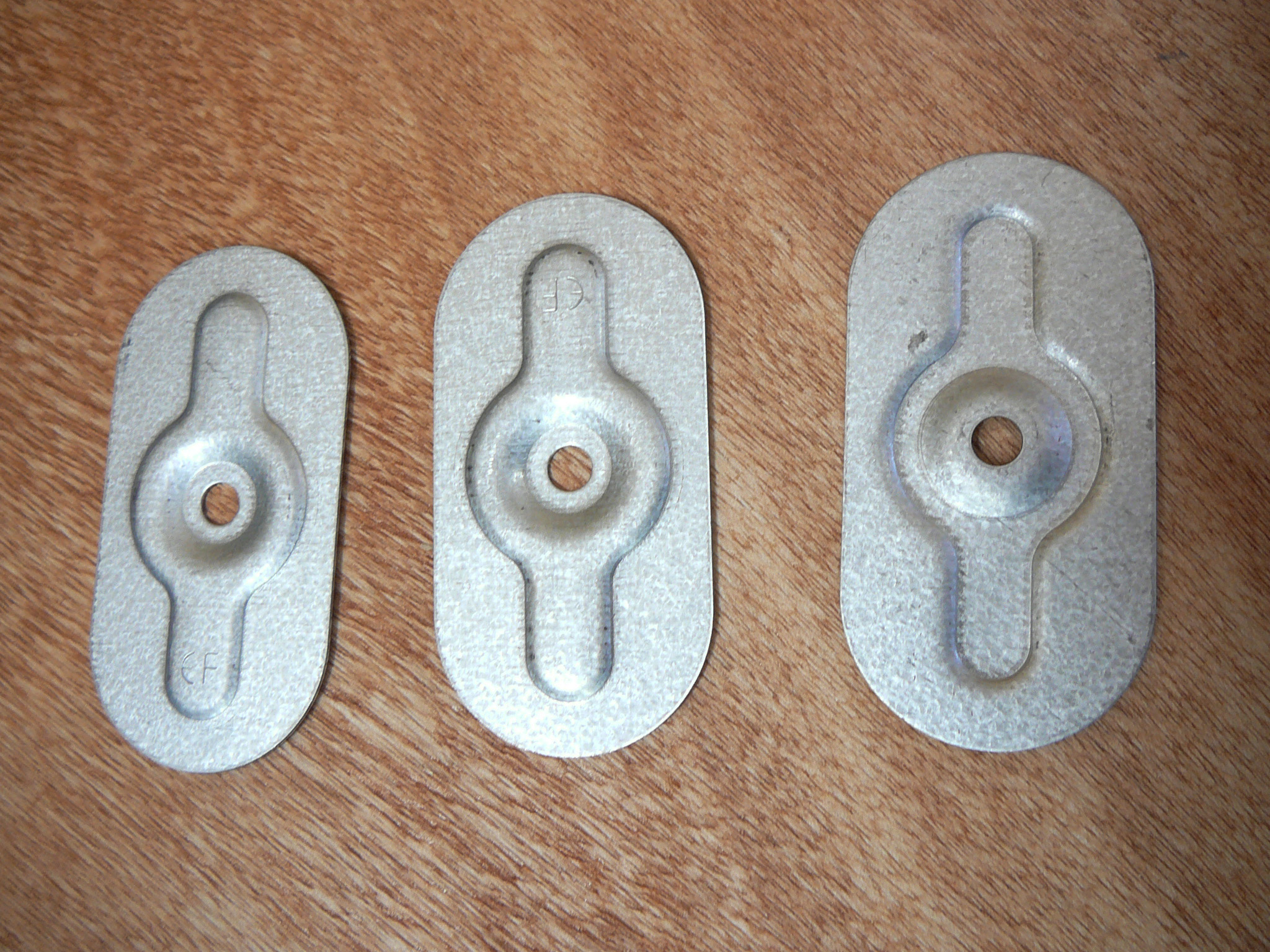 Plaquette de fixation ovale 80x40mm - Visserie et quincaillerie Plaquette de fixation ovale 80x40mm - Visserie et quincaillerie